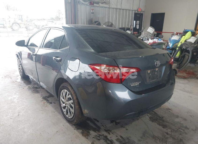 Photo 3 of 2019 Toyota Corolla LE (VIN 2T1BURHE0KC137076)