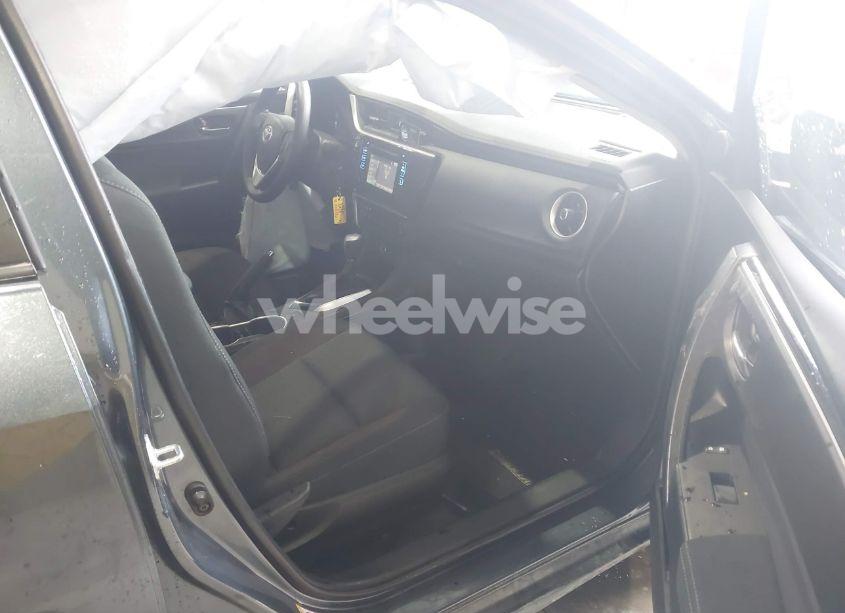 Photo 5 of 2019 Toyota Corolla LE (VIN 2T1BURHE0KC137076)