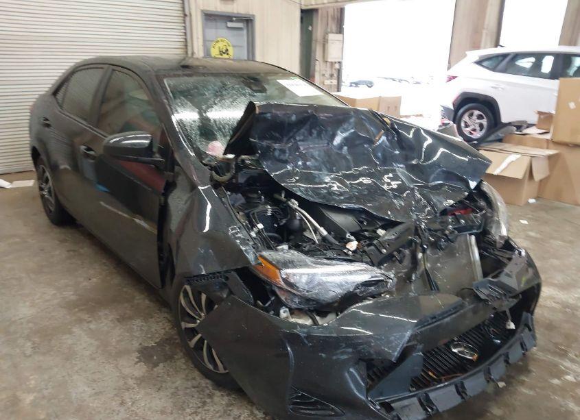 2019 Toyota Corolla LE (VIN 2T1BURHE0KC145601) main photo