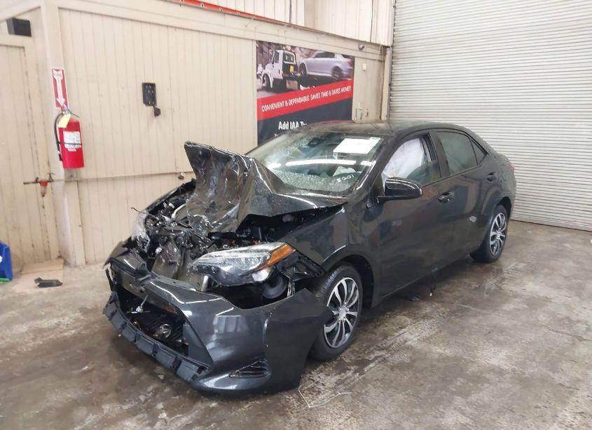 Photo 2 of 2019 Toyota Corolla LE (VIN 2T1BURHE0KC145601)