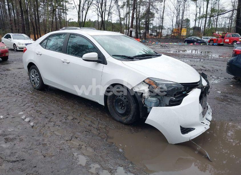 2019 Toyota Corolla LE (VIN 2T1BURHE0KC150152) main photo