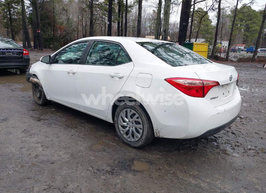 Photo 3 of 2019 Toyota Corolla LE (VIN 2T1BURHE0KC150152)