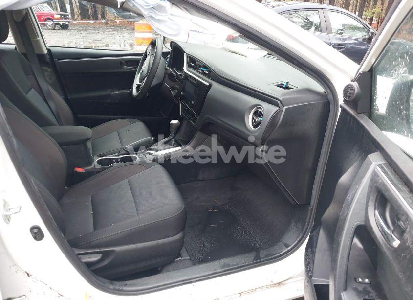 Photo 5 of 2019 Toyota Corolla LE (VIN 2T1BURHE0KC150152)