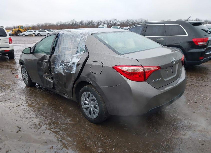 Photo 3 of 2019 Toyota Corolla LE (VIN 2T1BURHE0KC150894)