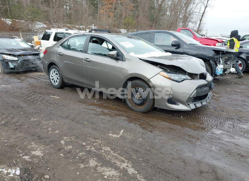 2019 Toyota Corolla LE (VIN 2T1BURHE0KC154086) main photo