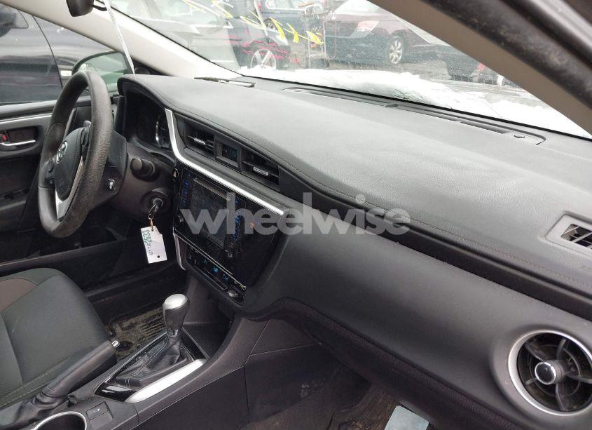 Photo 5 of 2019 Toyota Corolla LE (VIN 2T1BURHE0KC154086)