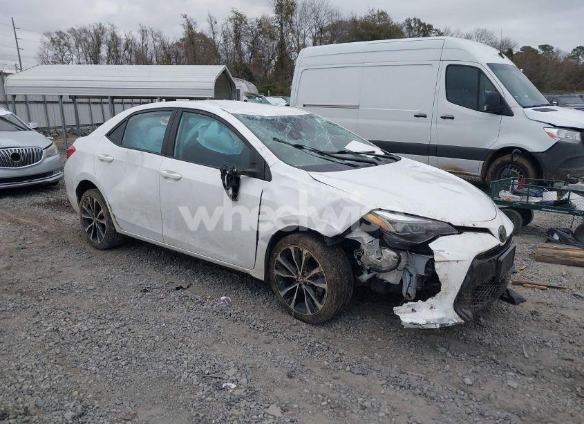 2019 Toyota Corolla SE (VIN 2T1BURHE0KC166805) main photo