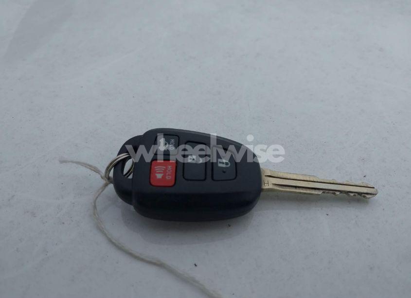 Photo 11 of 2019 Toyota Corolla SE (VIN 2T1BURHE0KC166805)