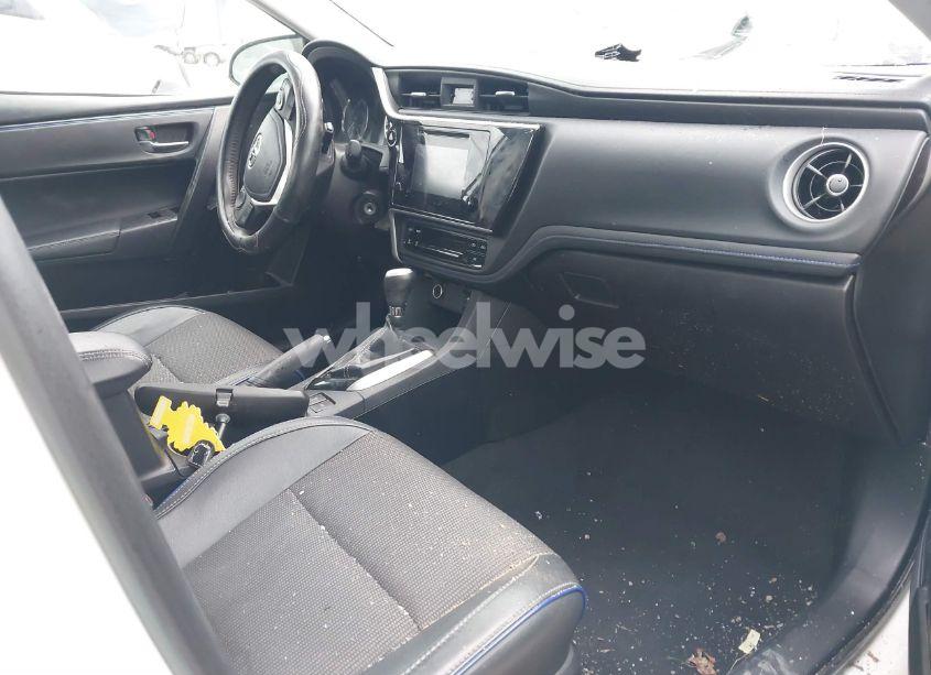 Photo 5 of 2019 Toyota Corolla SE (VIN 2T1BURHE0KC166805)