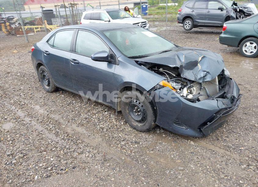 2019 Toyota Corolla LE (VIN 2T1BURHE0KC167730) main photo