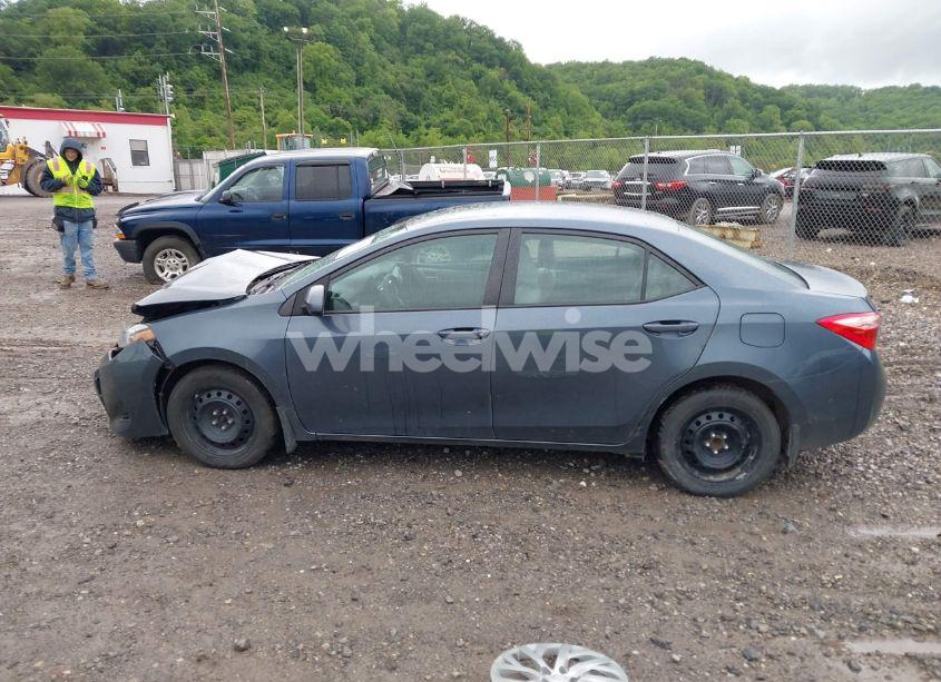 Photo 15 of 2019 Toyota Corolla LE (VIN 2T1BURHE0KC167730)