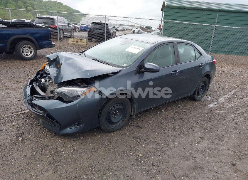 Photo 2 of 2019 Toyota Corolla LE (VIN 2T1BURHE0KC167730)