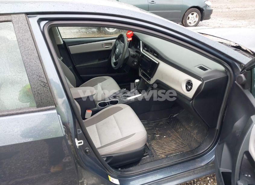 Photo 5 of 2019 Toyota Corolla LE (VIN 2T1BURHE0KC167730)