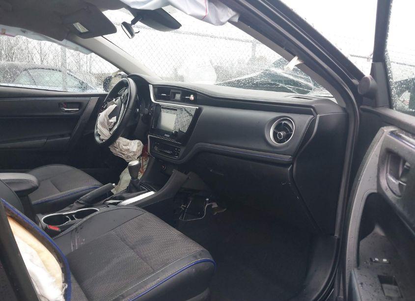 Photo 5 of 2019 Toyota Corolla SE (VIN 2T1BURHE0KC169266)