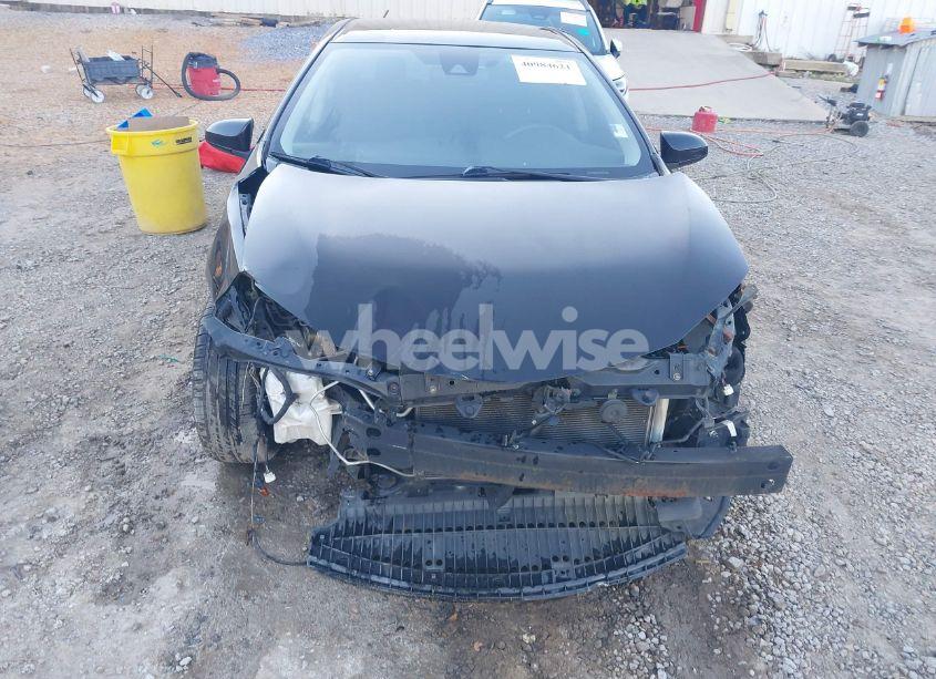 Photo 13 of 2019 Toyota Corolla LE (VIN 2T1BURHE0KC170529)