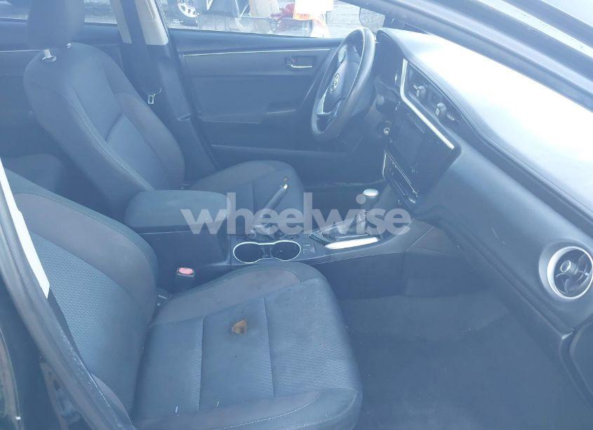 Photo 5 of 2019 Toyota Corolla LE (VIN 2T1BURHE0KC170529)