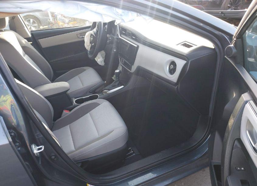 Photo 5 of 2019 Toyota Corolla LE (VIN 2T1BURHE0KC175147)