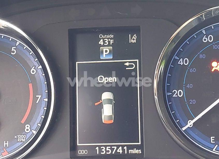 Photo 15 of 2019 Toyota Corolla SE (VIN 2T1BURHE0KC178372)