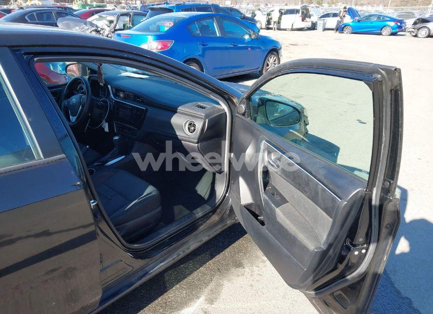 Photo 5 of 2019 Toyota Corolla LE (VIN 2T1BURHE0KC180073)