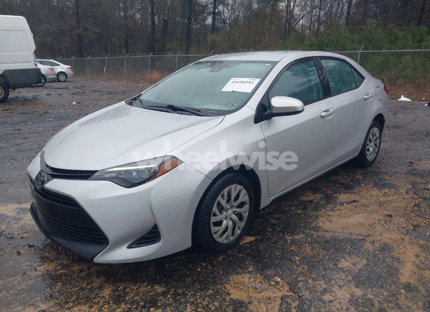 Photo 2 of 2019 Toyota Corolla LE (VIN 2T1BURHE0KC181014)