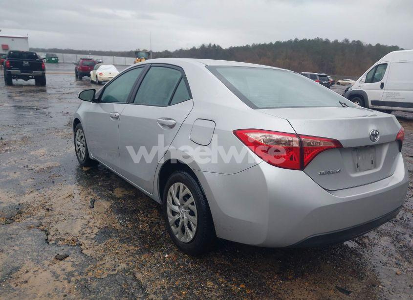 Photo 3 of 2019 Toyota Corolla LE (VIN 2T1BURHE0KC181014)