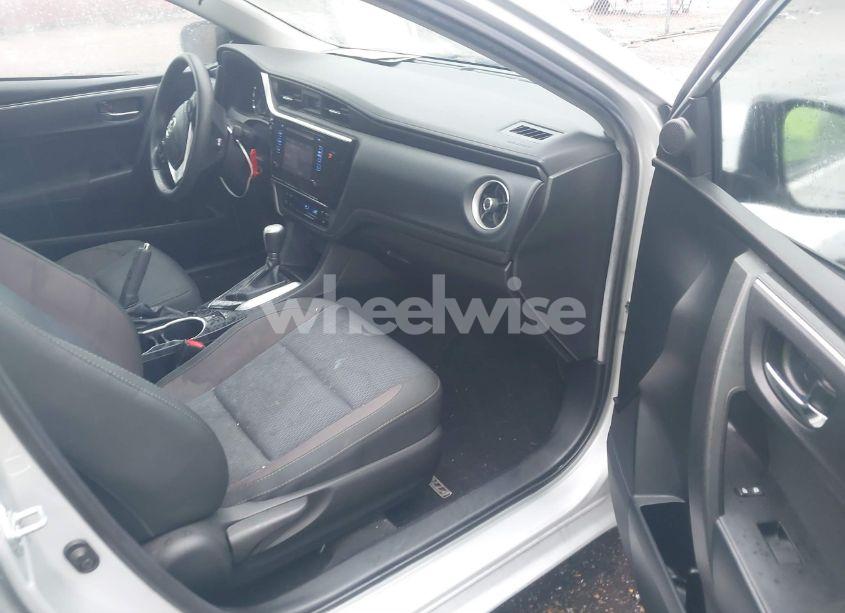 Photo 5 of 2019 Toyota Corolla LE (VIN 2T1BURHE0KC181014)