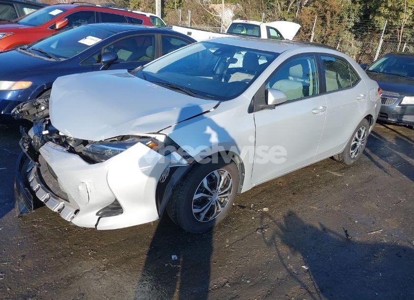 Photo 2 of 2019 Toyota Corolla LE (VIN 2T1BURHE0KC187315)