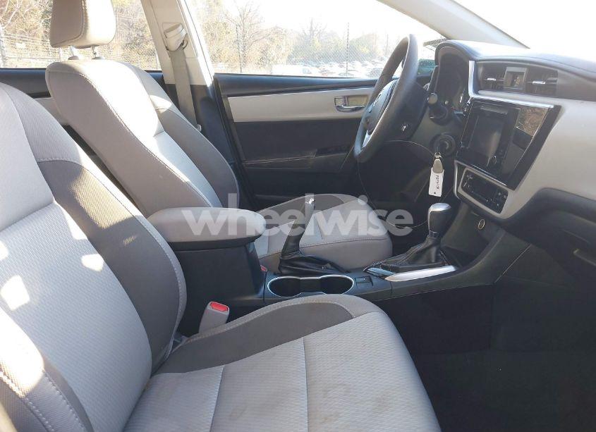 Photo 5 of 2019 Toyota Corolla LE (VIN 2T1BURHE0KC187315)