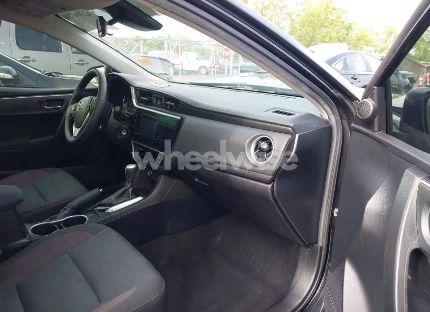 Photo 5 of 2019 Toyota Corolla LE (VIN 2T1BURHE0KC187508)