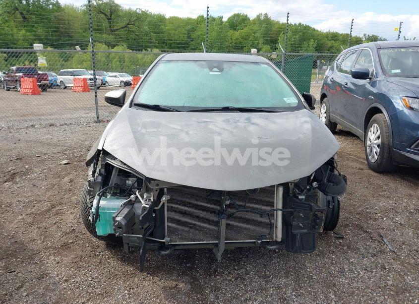 Photo 13 of 2019 Toyota Corolla LE (VIN 2T1BURHE0KC189520)