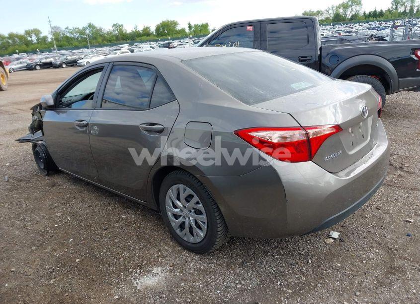 Photo 3 of 2019 Toyota Corolla LE (VIN 2T1BURHE0KC189520)