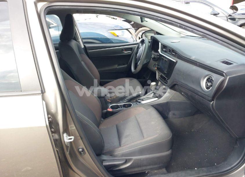 Photo 5 of 2019 Toyota Corolla LE (VIN 2T1BURHE0KC189520)