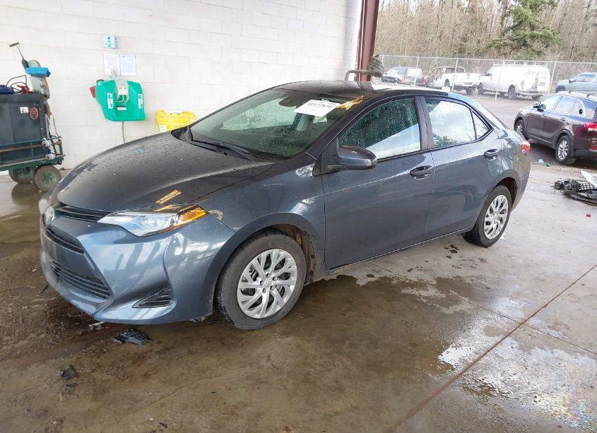 Photo 2 of 2019 Toyota Corolla LE (VIN 2T1BURHE0KC194829)