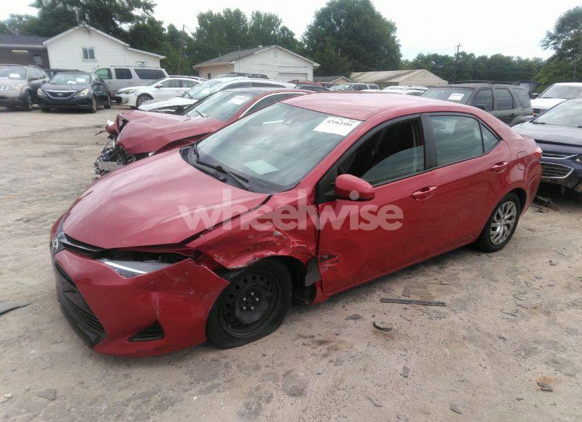 Photo 2 of 2019 Toyota Corolla LE (VIN 2T1BURHE0KC212830)