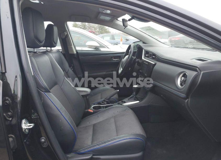 Photo 5 of 2019 Toyota Corolla SE (VIN 2T1BURHE0KC224458)