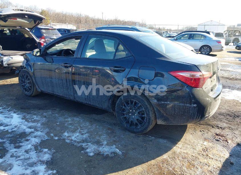 Photo 3 of 2019 Toyota Corolla LE (VIN 2T1BURHE0KC224847)