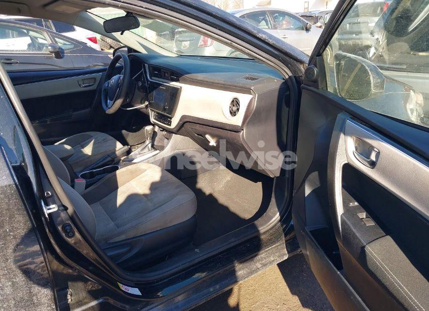 Photo 5 of 2019 Toyota Corolla LE (VIN 2T1BURHE0KC224847)