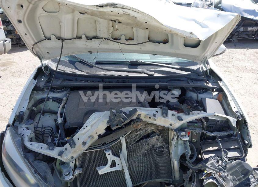 Photo 10 of 2014 Toyota Corolla L/LE/LE PLS/PRM/S/S PLS (VIN 2T1BURHE1EC087227)