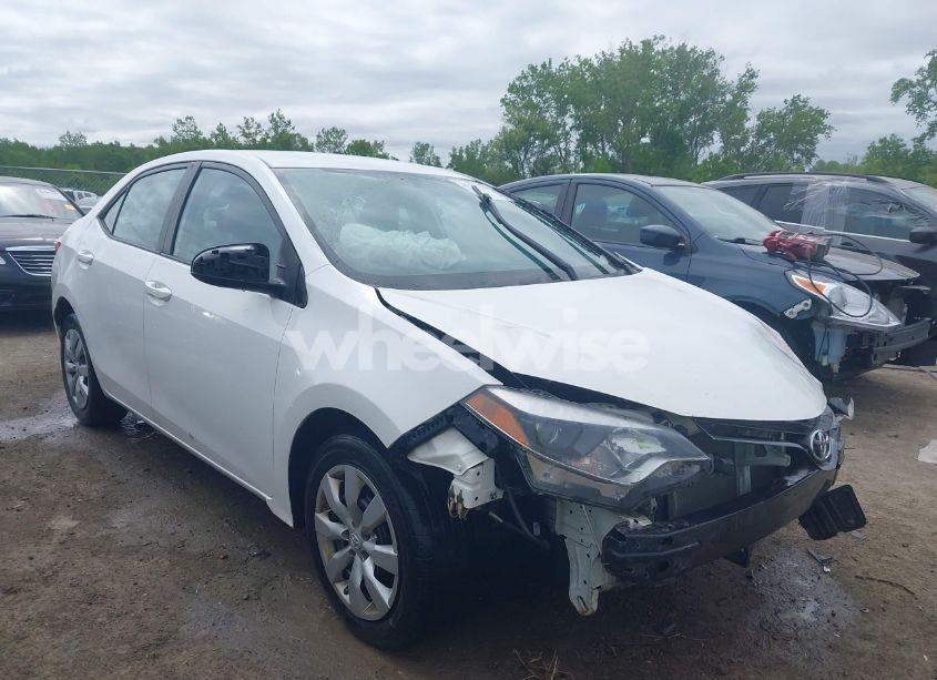 2015 Toyota Corolla LE (VIN 2T1BURHE1FC272928) main photo