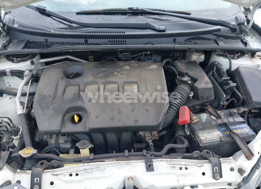 Photo 10 of 2015 Toyota Corolla LE (VIN 2T1BURHE1FC272928)