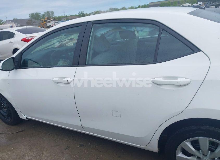 Photo 15 of 2015 Toyota Corolla LE (VIN 2T1BURHE1FC272928)