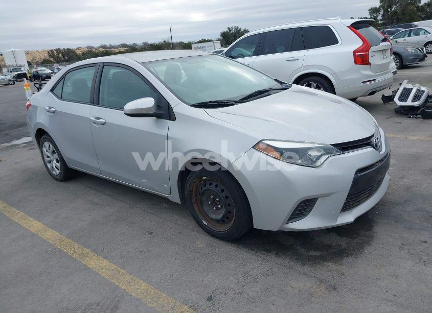 2015 Toyota Corolla LE (VIN 2T1BURHE1FC295674) main photo