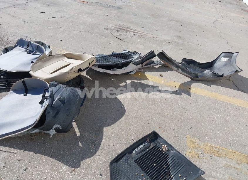 Photo 12 of 2015 Toyota Corolla LE (VIN 2T1BURHE1FC300291)