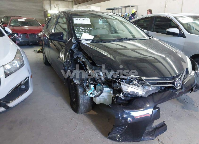 2015 Toyota Corolla LE (VIN 2T1BURHE1FC323697) main photo