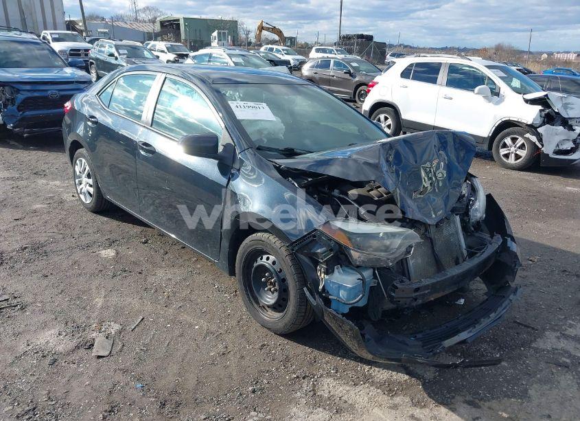 2015 Toyota Corolla LE (VIN 2T1BURHE1FC379641) main photo