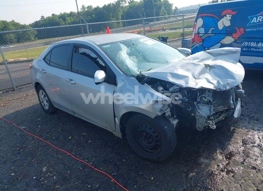 2015 Toyota Corolla L (VIN 2T1BURHE1FC445993) main photo