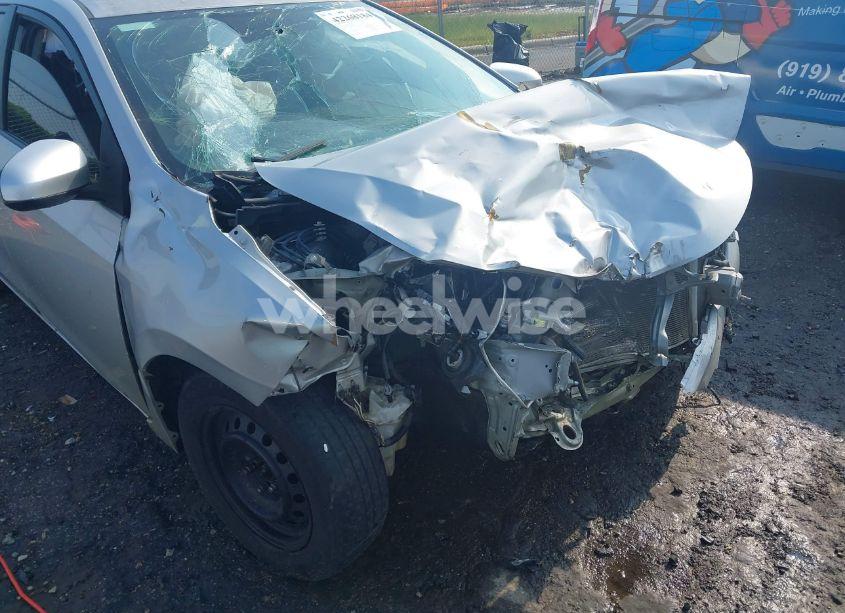 Photo 6 of 2015 Toyota Corolla L (VIN 2T1BURHE1FC445993)