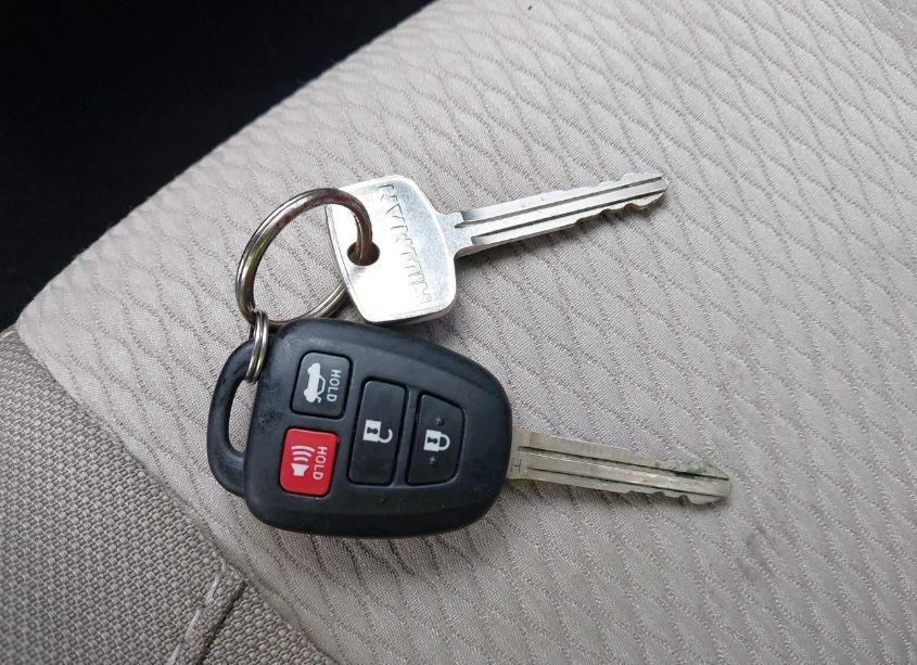 Photo 11 of 2016 Toyota Corolla LE (VIN 2T1BURHE1GC520774)