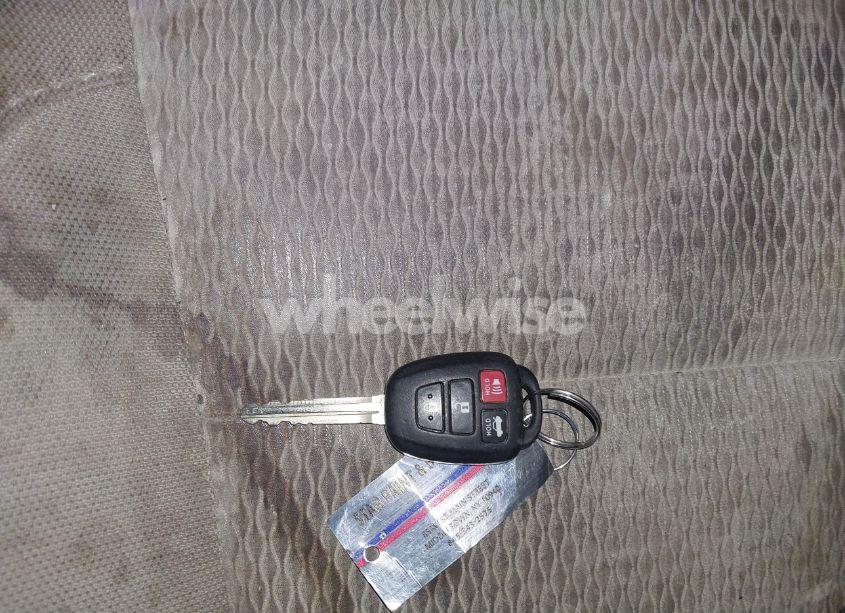 Photo 11 of 2016 Toyota Corolla LE (VIN 2T1BURHE1GC532570)