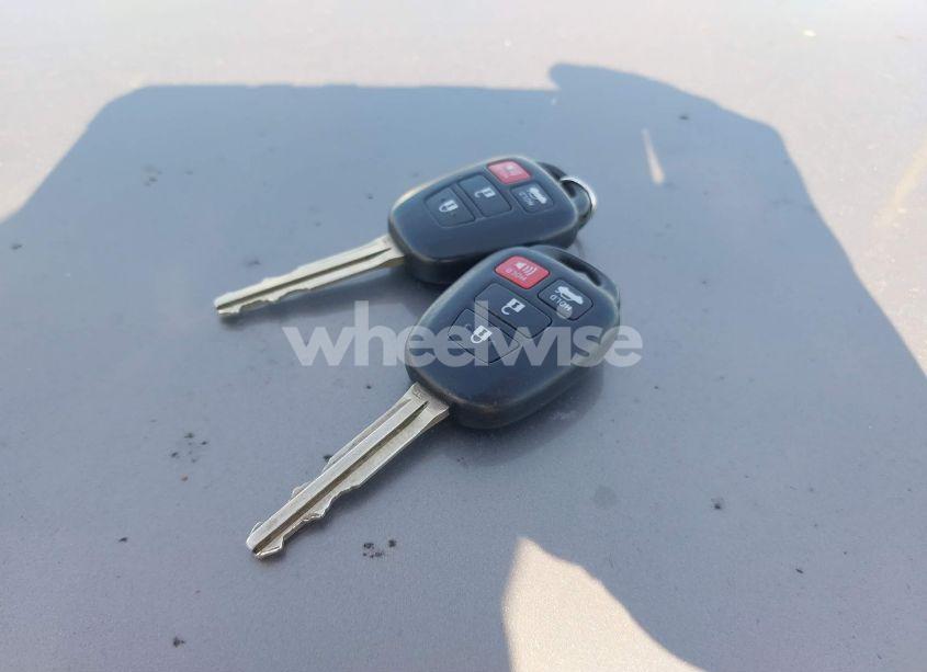 Photo 11 of 2016 Toyota Corolla LE PLUS (VIN 2T1BURHE1GC565729)